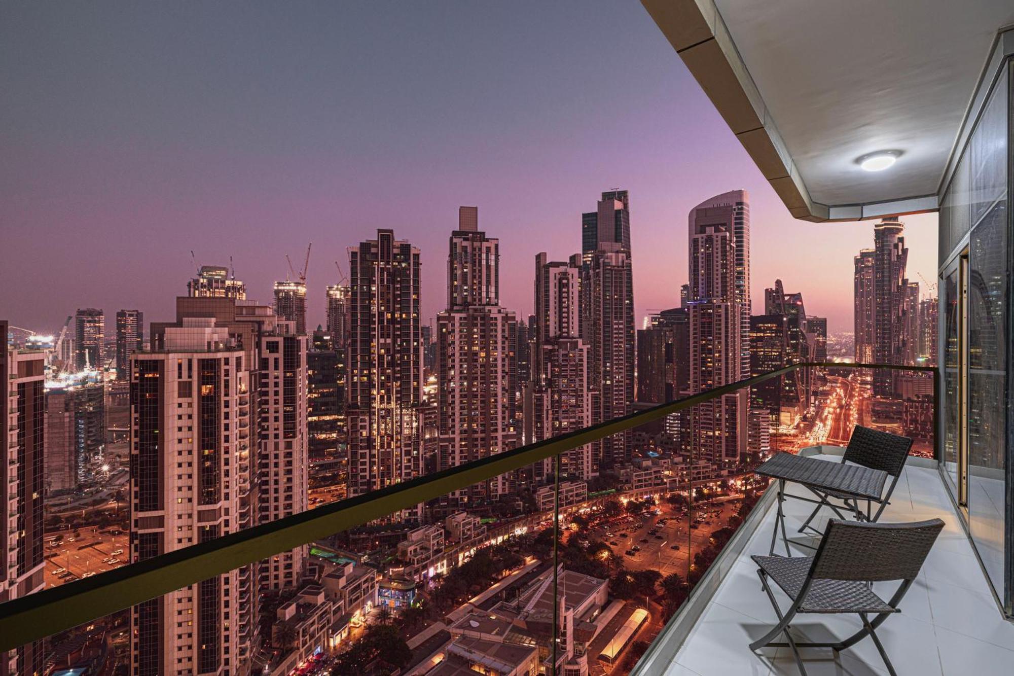 Infinity Pool & Burj Khalifa View L Luxe Paramount Dubai Exterior foto