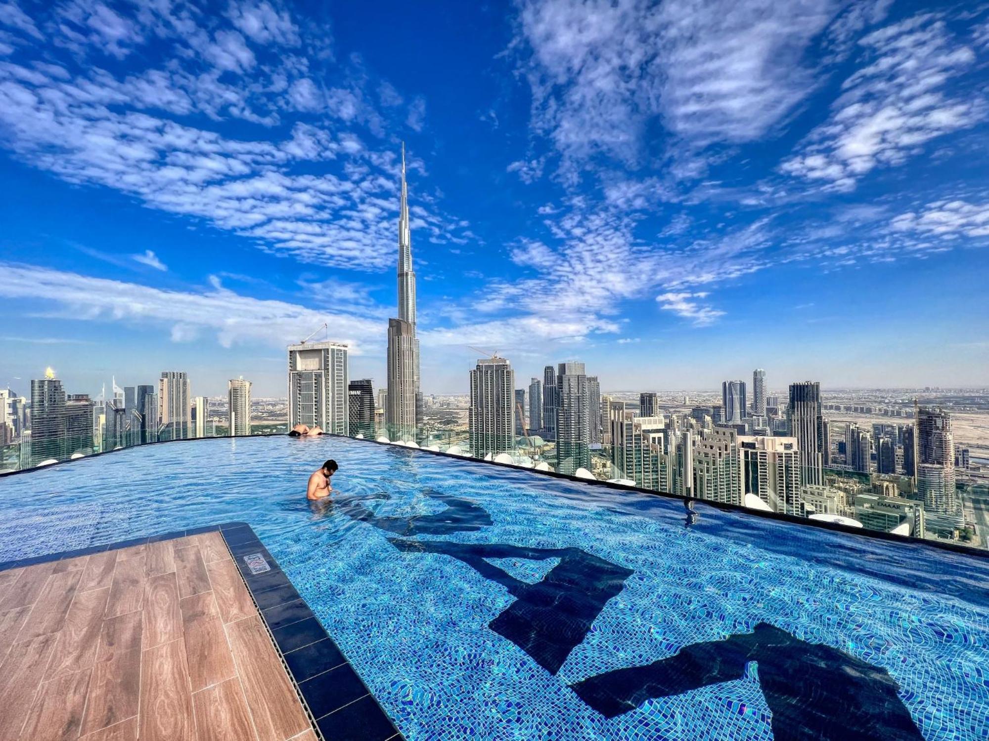 Infinity Pool & Burj Khalifa View L Luxe Paramount Dubai Exterior foto