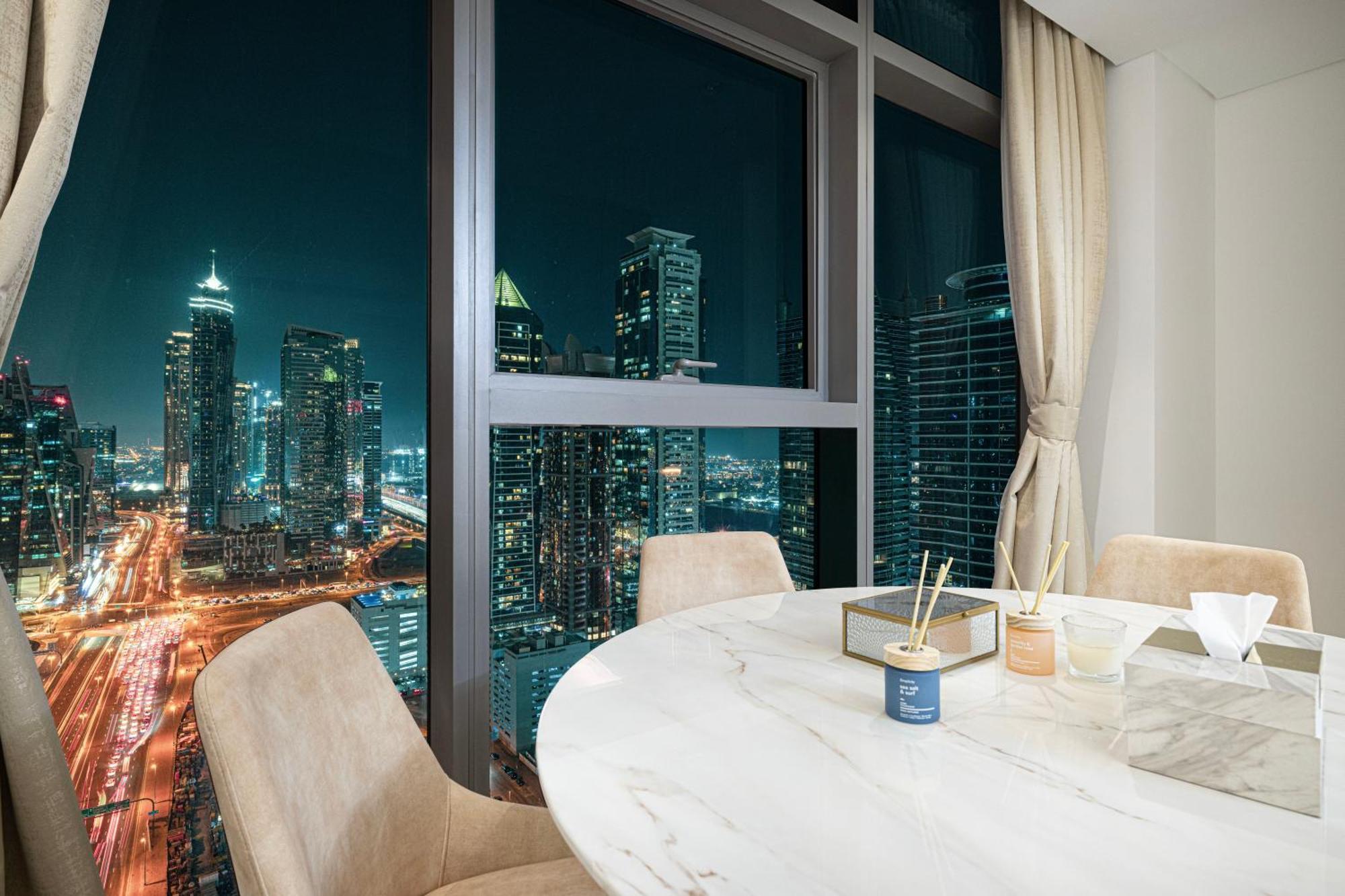 Infinity Pool & Burj Khalifa View L Luxe Paramount Dubai Exterior foto